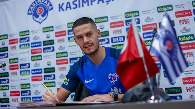 Hajradinovic, Kasımpaşa ile resmi sözleşmeye imzayı attı.