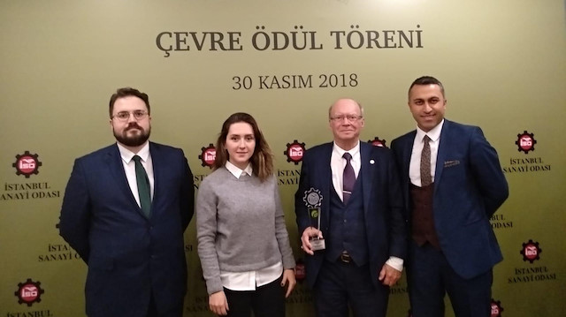 Ödülü Resmi ve Dış İlişkiler Müdürü Bülent Yücelen Çevre ve Şehircilik Bakanı Murat Kurum’dan teslim aldı