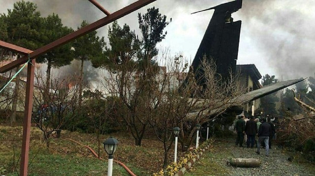 Tahran kırsalında kargo uçağı düştü. (Fotoğraf: Mehr)