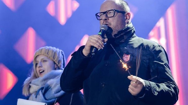 Gdansk Belediye Başkanı Pawel Adamowicz, sahnede bıçaklandı.