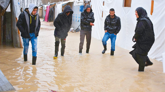 3,5 milyon Suriyeli zorlu kamp şartlarında yaşıyor.