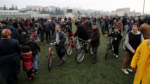 Kilis'te 500 çocuğa bisiklet hediye edildi.