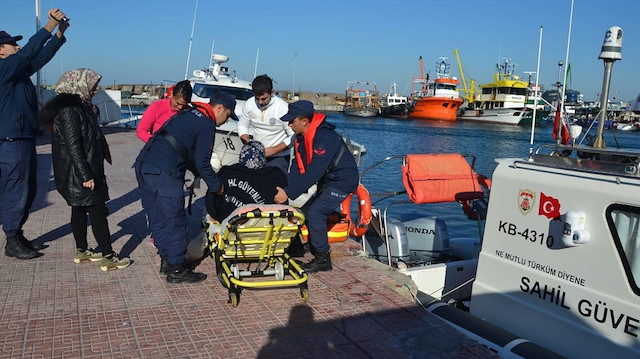 خفر السواحل التركي ينقذ 46 مهاجرًا وينتشل جثة طفلة