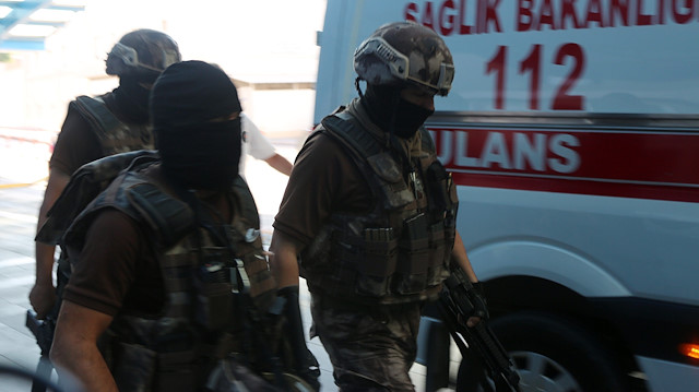 Polis ekipleri DEAŞ'a operasyon düzenledi. 