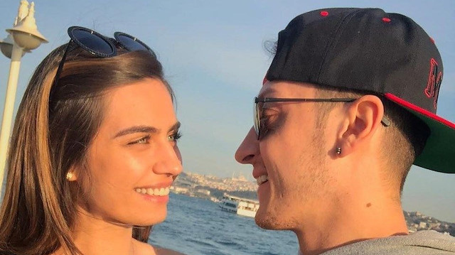 Mesut Özil ve Amine Gülşe nişanlandı