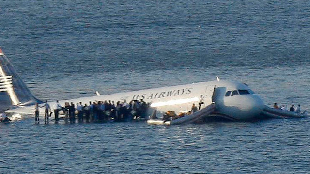 15 Ocak 2009'da İçinde 155 yolcu ve mürettebat bulunan, 78 ton ağırlığındaki uçak Hudson Nehri'ne iniş yaptı ve tüm yolcular yara almadan kurtarıldı 