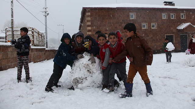 Yoğun kar yağışının etkili olduğu Niğde'de okullar tatil (arşiv)
