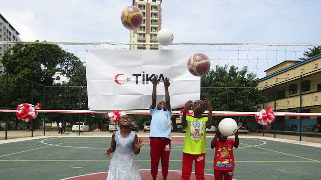 "تيكا" التركية تؤسس منشأة رياضية لثانوية في تنزانيا