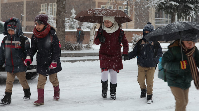 Türkiye'nin birçok ilinde kar yağışı etkisini sürdürüyor. 