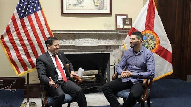 Amerika Birleşik Devletlerinin Florida Senatörü Marco Rubio, terör örgütü FETÖ savunuculuğuyla dikkat çeken NBA oyuncusu Enes Kanter ile Washington’da bir araya geldi. 