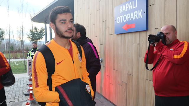 Ozan Kabak bu sezon Galatasaray formasıyla 13'ü Süper Lig, 4'ü de Şampiyonlar Ligi olmak üzere 17 resmi maça çıkmıştı.