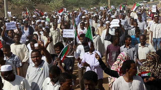 قرار سوداني لإخماد الغضب الشعبي وسط دعوات احتجاجية​