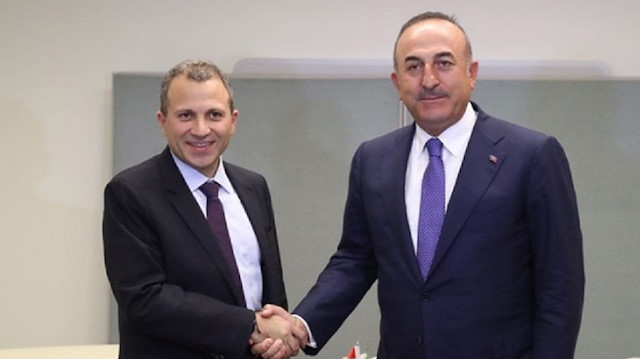 File photo: Turkish Foreign Minister Mevlüt Çavuşoğlu (R) and his Lebanese counterpart Gibran Bassil 