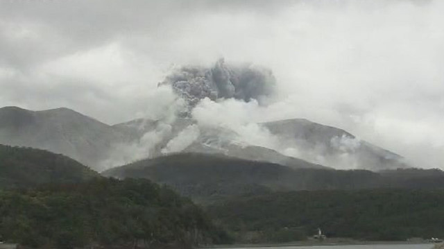 Japonya'da Shindake yanardağı patlama anı.