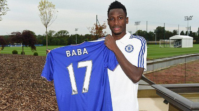 Baba Rahman'ın 2020 yılına kadar Chelsea ile sözleşmesi bulunuyor.