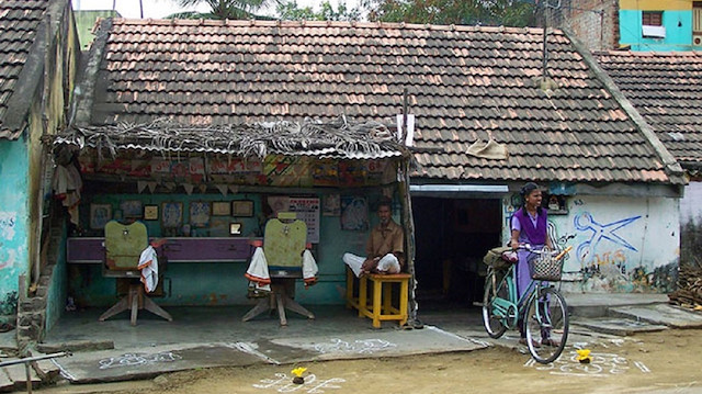 Hindistan'da bir berber dükkanı. (Arşiv fotoğraf)