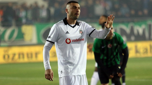 Burak Yılmaz, 11 yıl 27 gün sonra Beşiktaş formasını giydi.