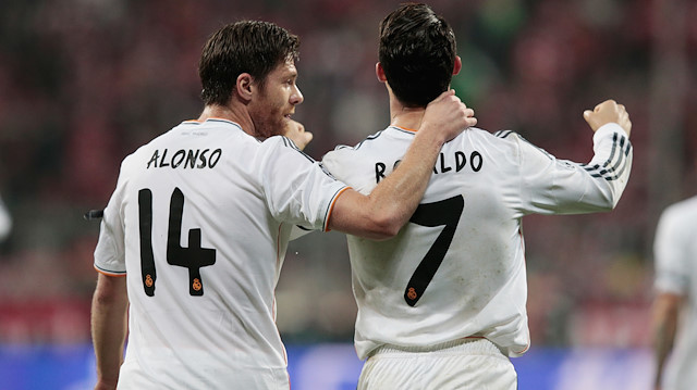 İki futbolcu Real Madrid'de birlikte forma giymişlerdi.