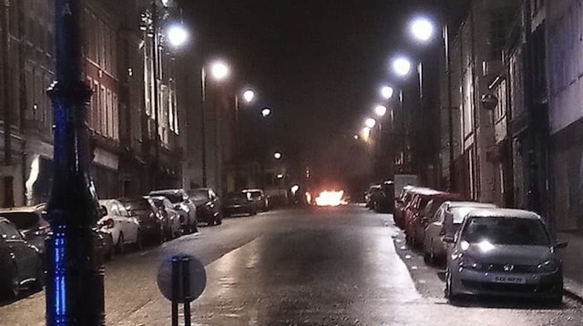 Kuzey İrlanda’nın Londonderry kentinde meydana gelen patlamada polisler bölgeyi boşattı.