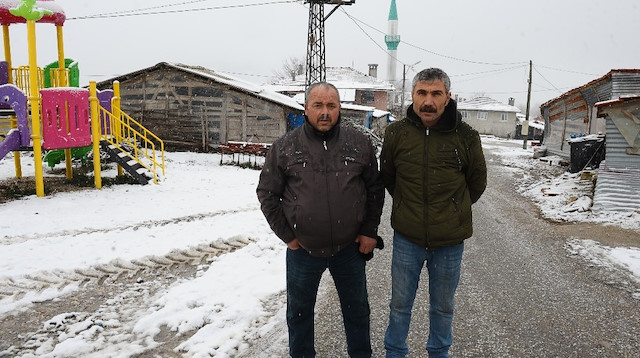 Keles'te muhtar adayı olan Ahmet Memiş ile Ali Durmuş