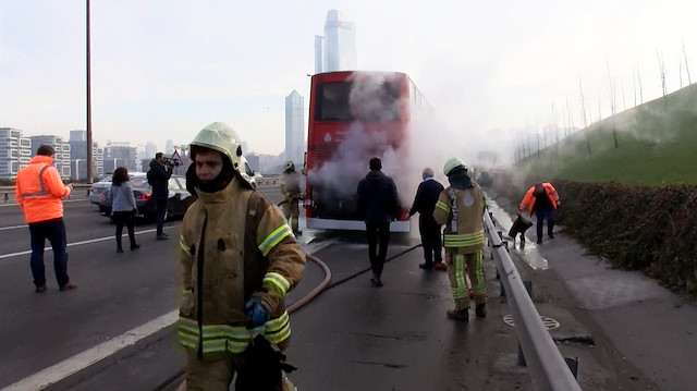 TEM'de çift katlı yolcu otobüsü yandı