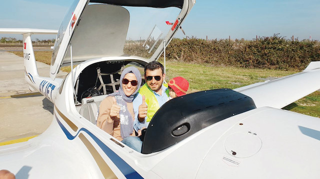 Selçuk Bayraktar, 2017 yılında başladığı ve Zeytindalı Harekatı nedeniyle ara vermek zorunda kaldığı pilotluk kursunu tamamladı.