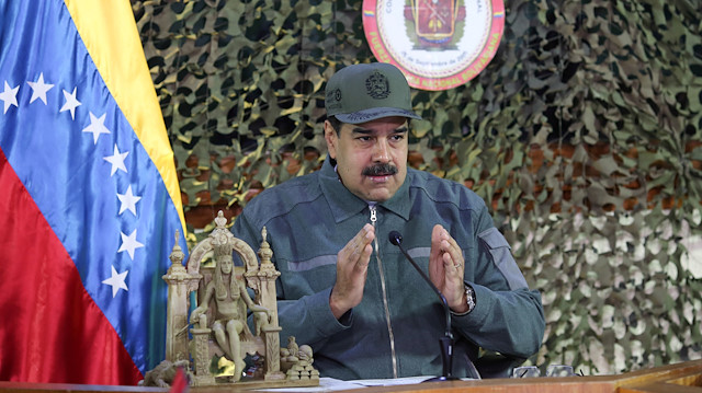 Venezuela Cumhurbaşkanı Nicolas Maduro, Caracas kentinde askeri komutan üyeleriyle yaptığı görüşmede konuşuyor.