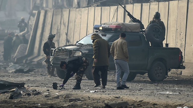 Afganistan'da Taliban askeri üsse bombalı araçla saldırdı.