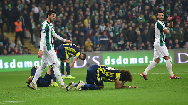 Fenerbahçeli futbolcular 89'da yedikleri gol sonrasında büyük üzüntü yaşadı.