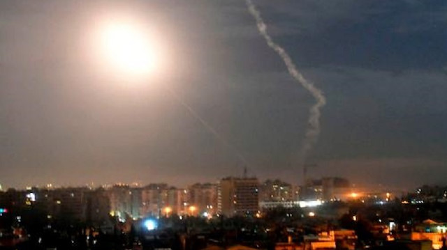 İsrail'in Suriye'ye yönelik saldırısından bir kare. (Fotoğraf: SANA, AP)