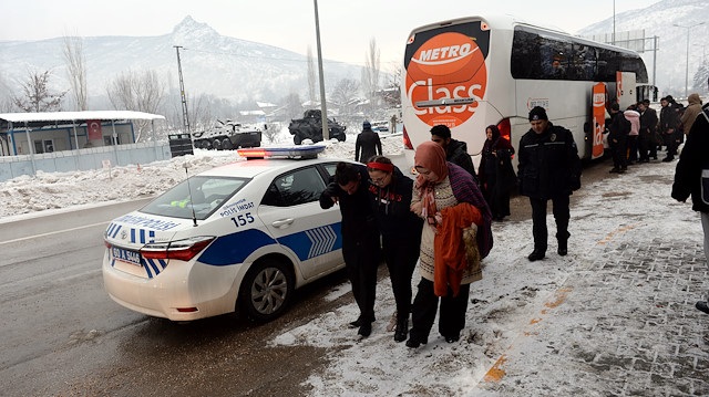 Tokat'ta camı kırık şekilde yola devam eden otobüs şoförünü yolcular polise ihbar etti