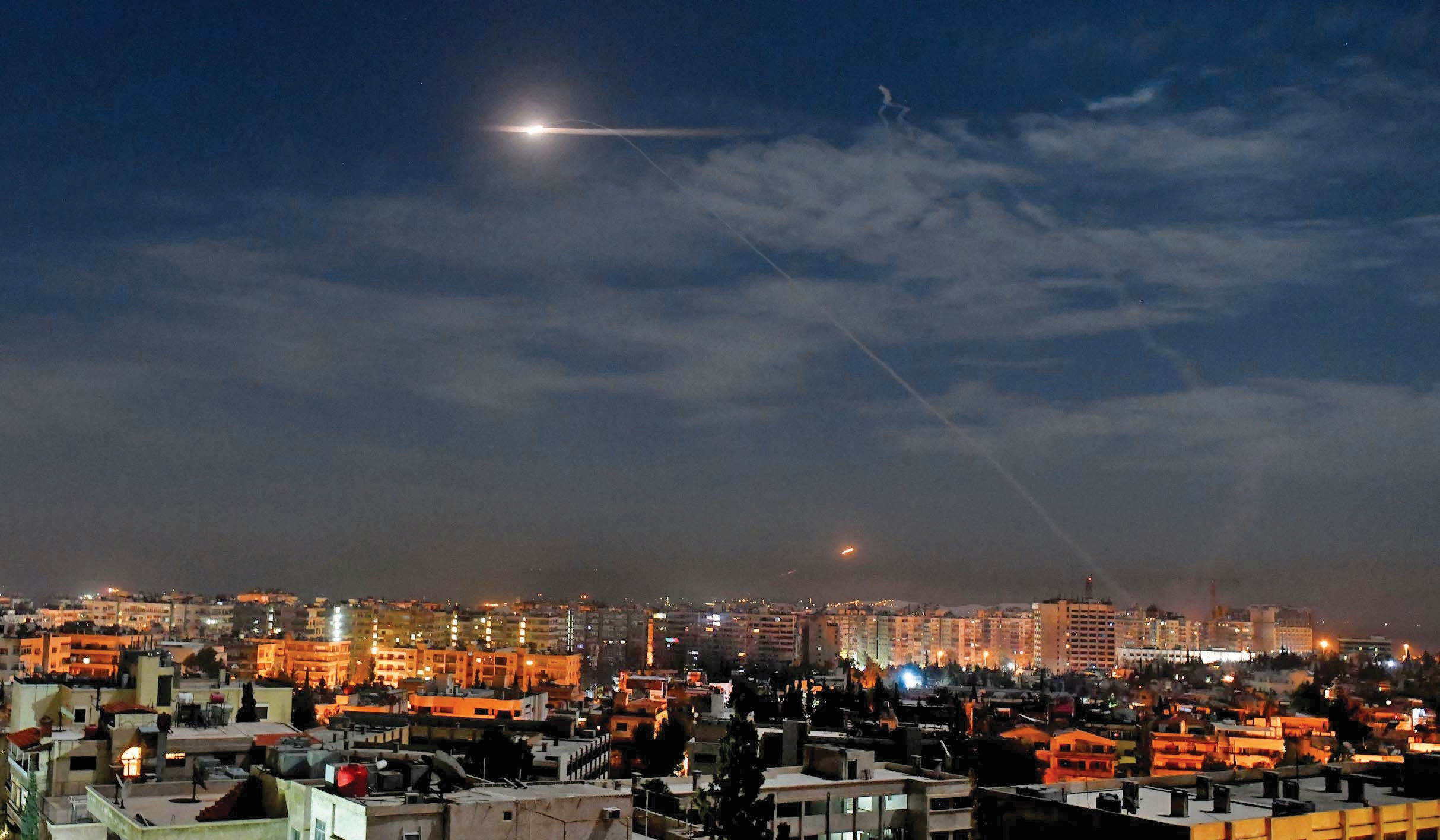 İsrail, Suriye’de Esed ve İran hedeflerini bombaladı.