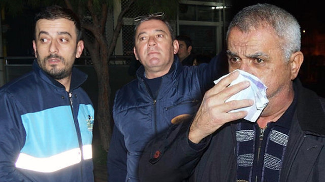 İzmir'de gaz kokusundan etkilenen vatandaşlar kendini sokağa attı.