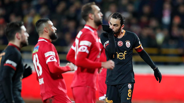 Selçuk İnan, Galatasaray'ı Boluspor karşısında 1-0 öne geçiren penaltı golünü attı.