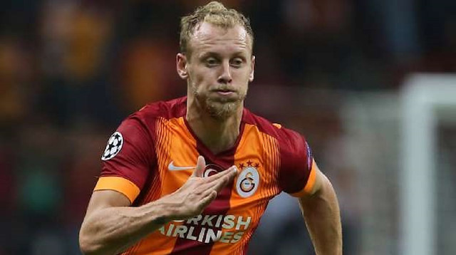 The Czech club Sparta Praha's Turkish defender Semih Kaya has returned to Galatasaray on loan for the second half of the season.