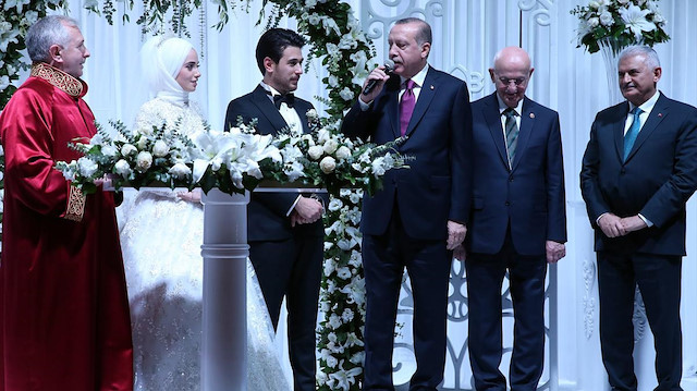 Ankara Müftüsü yasa çıktıktan sonra Cumhurbaşkanı Erdoğan'ın da katıldığı bir düğünde töreninde nikah kıymıştı.