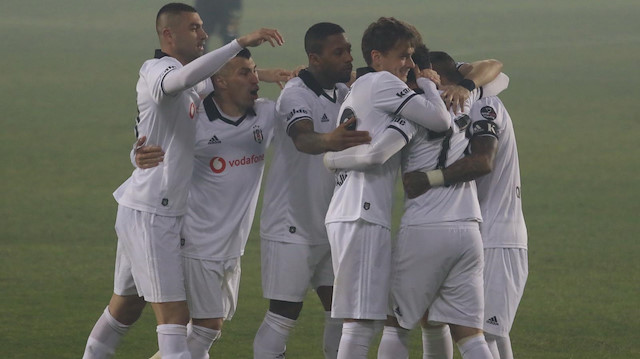 Beşiktaş, Akhisarspor'u 3-1 yenmişti. Ancak Ege temsilcisi kadro kuralına uymadığı için PFDK'ya sevk edilmişti.