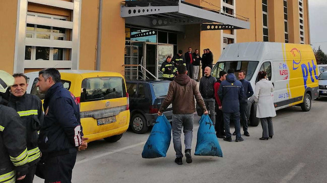 Olayın ardından şubeye gelen polis ekipleri bina çevresinde de önlem aldı.