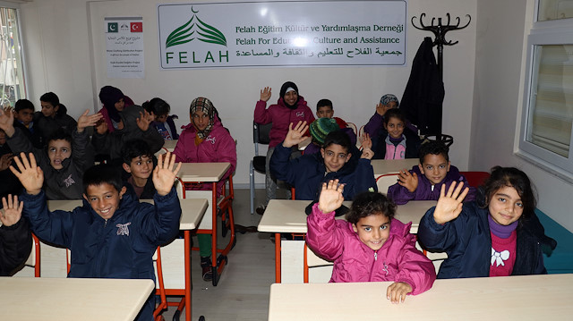 Pakistani charity in Turkey delivers aid to Syrians