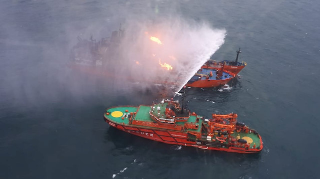 Kerç Boğazı'nda iki gemi yanmıştı.