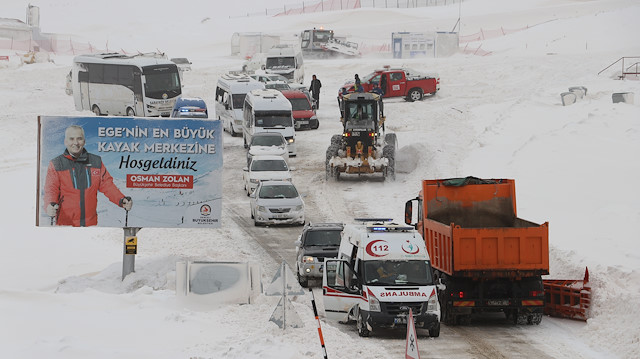Kayak merkezinde mahsur kalan 200 kişi kurtarıldı 