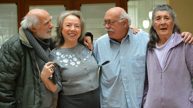Mehtap Anıl, Atilla Pekdemir, Meral Küçükerol, Hikmet Karagöz. (sağdan sola)