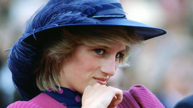 Galler prensesi Diana'nın mektupları satılıyor