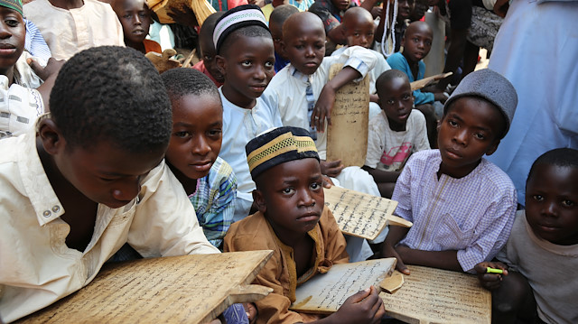 Nijerya'da 4 ile 15 yaş arasında 7 milyondan fazla Almajiri bulunuyor.