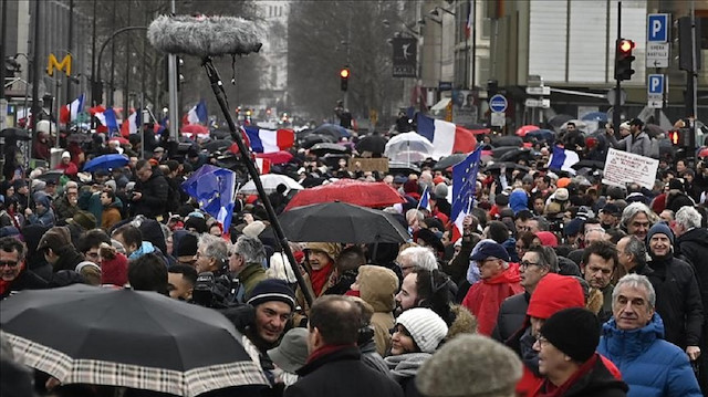 Thousands of people took to the streets in Paris on Sunday to protest weeks of anti-government demonstrations by the Yellow Vests movement.