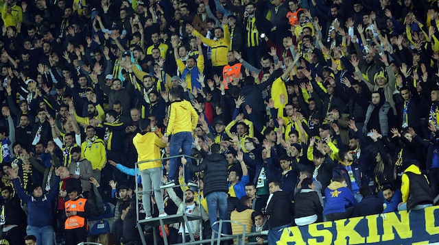 Fenerbahçe tribünlerinden tepki