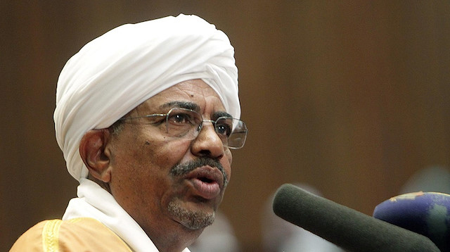 البشير يتهم الإعلام بمحاولة استنساخ ربيع عربي في السودان