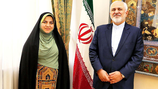 İran Dışişleri Bakanı Muhammed Cevad Zarif ve Sünni kökenli ilk kadın büyükelçi Beluç Hümeyra Rigi.
