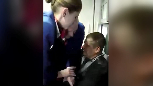 Sarhoş yolcunun yumruk attığı hostesin fenalaşması nedeniyle uçak Soçi’ye acil iniş yaptı