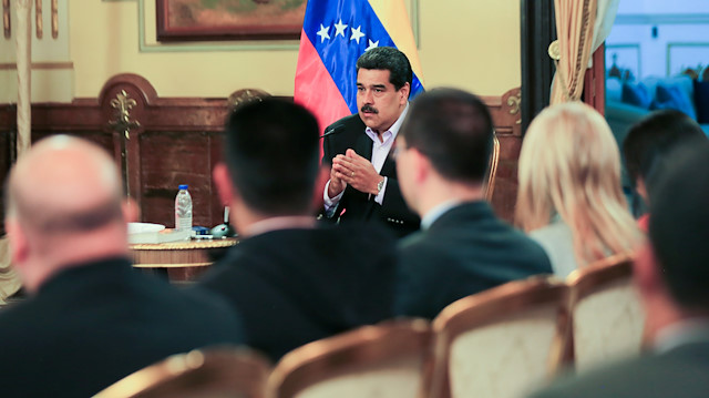 Maduro, Caracas kentinde Venezuela diplomatik kurumu üyeleriyle bir toplantıya katıldı.